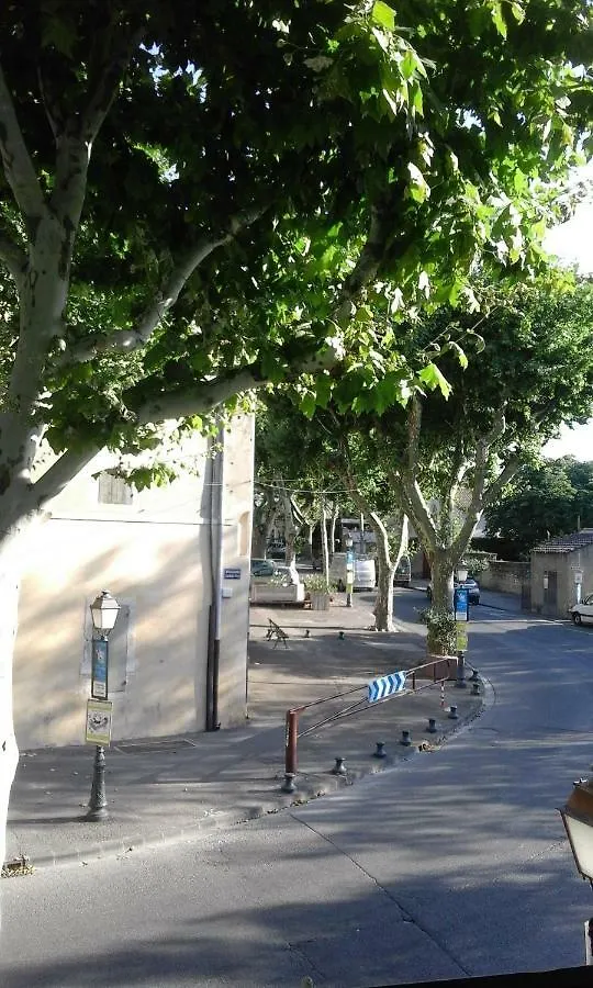 ST REMY DE PROVENCE PROCHE CENTRE VILLE - Parking privé Saint-Rémy-de-Provence Appartement